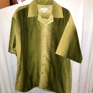 Mens Emvo size Medium shirt
